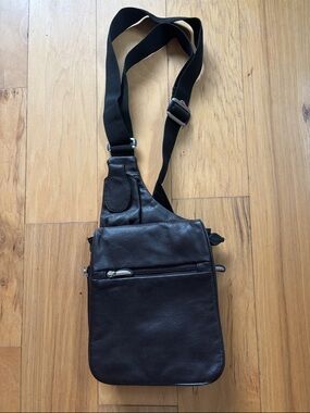 Travelon multi pocket travel bag